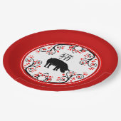 Chinesisches Neujahrsschweinchen mit roten Blüten Pappteller (Schrägansicht)