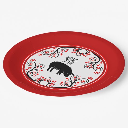 Chinesisches Neujahrsschweinchen mit roten Blüten Pappteller (Schrägansicht)