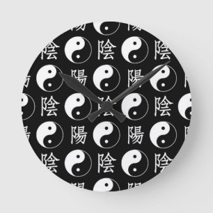 Chinesisches Textmuster für das Black Yinyang-Symb Runde Wanduhr