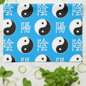 Chinesisches Yinyang-Muster mit blauem Hintergrund Geschirrtuch (Gefaltet)