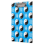 Chinesisches Yinyang-Muster mit blauem Hintergrund Klemmbrett (Links)