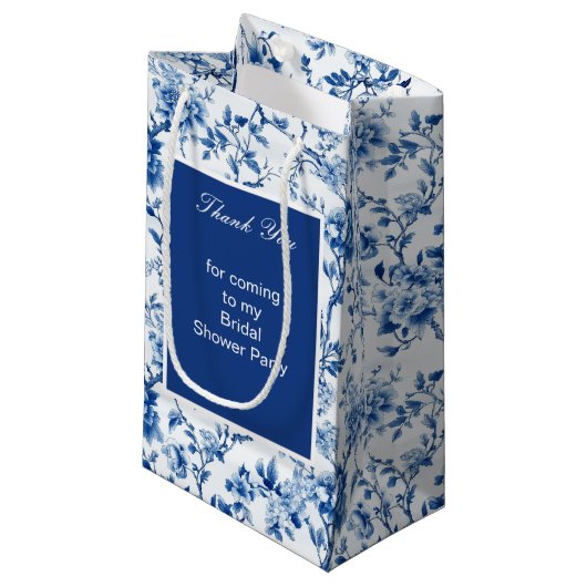 Chinoiserie Blaue Vögel und Blume Brautparty Kleine Geschenktüte (Vorderseite Schrägansicht)