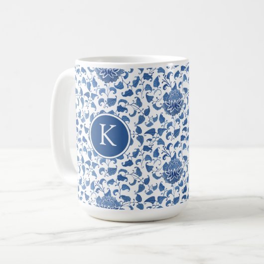 Chinoiserie Blue and White Monogram Initial Kaffeetasse (Vorderseite Links)