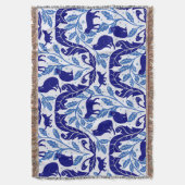 Chinoiserie Blue Black Cat-Whimsical Decke (Vorderseite Vertikal)