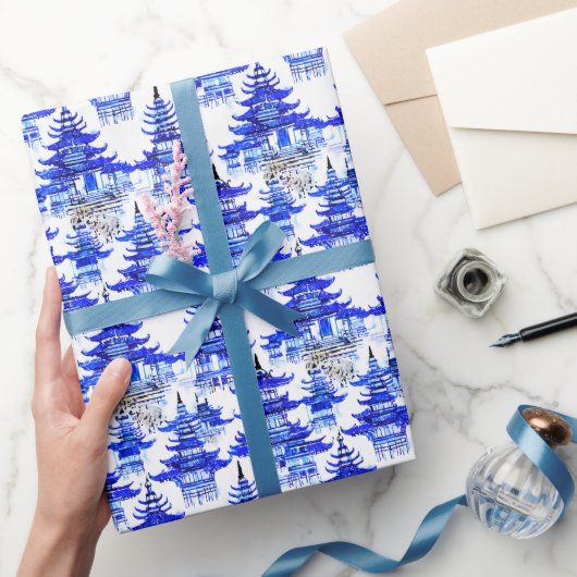 Chinoiserie Blue Pagodas Geschenkpapier (Schenken)