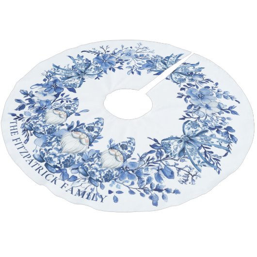 Chinoiserie Blue White Floral Christmas Gnomes Bow Polyester Weihnachtsbaumdecke (Schrägansicht)