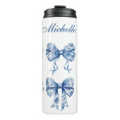 Chinoiserie Bow Coquette Thermosbecher (Vorderseite)