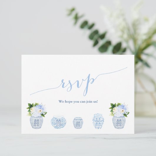 Chinoiserie Chic Blue & White Wedding RSVP Karte (Stehend Vorderseite)