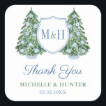 Chinoiserie Chic Christmas Tree Wedding Logo Gefal Quadratischer Aufkleber<br><div class="desc">Dieses klassische Dankeschön- oder Willkommensticker-Design eignet sich perfekt für eine schicke Weihnachtsfeier und bietet ein schlichtes und elegantes Wappen-Monogramm mit einem stilisierten Weihnachtsbaum auf jeder Seite. Der Baum ist mit blauen und weißen Chinoiserie Baubles dekoriert. Die Aquarellelemente wurden von Ihnen in Aquarellfarben auf 100% Baumwollpapier handgemalt und in digitaler Form...</div>