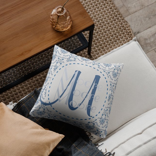 Chinoiserie Delft Blue Monogram ・ Custom Kissen (Von Creator hochgeladen)