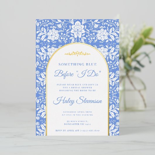 Chinoiserie Floral Something Blue Brautparty Folieneinladung (Stehend vorne)