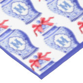 Chinoiserie Ginger Jar Monogram | Red Bow Tischdecke (Schrägansicht)