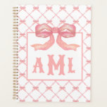 Chinoiserie Monogram Bamboo & Bow Planer<br><div class="desc">Dieses Bambusrohr-Design zeichnet sich durch einen sehr schicken,  rosa und weißen Bambusgitter gemusterten Hintergrund mit einer koordinierenden rosa Bögen aus. Sie können mit Ihren Monogramm-Initialen personalisieren.</div>
