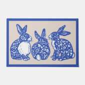 Chinoiserie Rabbit Blue White Bunny Dedham Delft Fußmatte (Vorderseite)