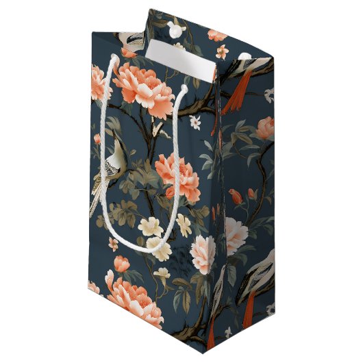 Chinoiserie über Denim Blue Kleine Geschenktüte (Vorderseite Schrägansicht)