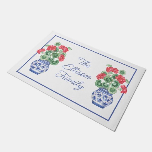 Chinoiserie Vase of Red Geraniums Fußmatte (Schrägansicht)