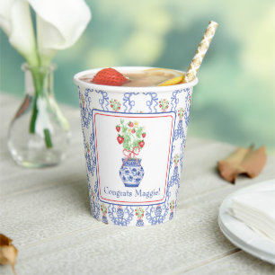Chinoiserie Vase of Red Strawberries Personalisier Pappbecher