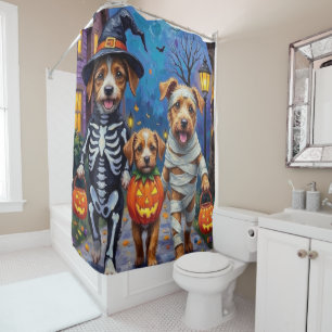 Chinook-Hunde beim Trick-or-Treaten Halloween-Kost Duschvorhang