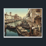 Chioggia, Fischmarkt, Venedig, Italien Vintages Fo Postkarte<br><div class="desc">Ein prächtiges, seltenes Fotoalbum von Chioggia, Fischmarkt, Venedig, Italien. Fotochrom oder 'Aac-Prozess' ist der Prozess, durch den kolorierte Bilder aus schwarz-weißen fotografischen Negativen durch den direkten fotografischen Transfer eines Negativs auf lithographische Teller produziert werden. Das verleiht ihm eine großartige Textur, Tiefe und lebhafte Farbenvielfalt, die in unseren Designs herausragend ist....</div>