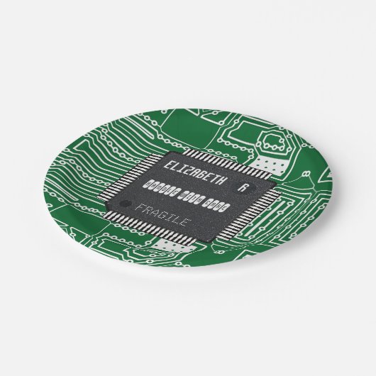 Chip auf der gedruckten Leiterplatte mit Ihrem Nam Pappteller (Schrägansicht)