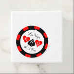 Chip-Chip-Gastgeschenk Hochzeit für runder Poker Geschenkanhänger<br><div class="desc">Runder Poker Chip Casino Gastgeschenk Hochzeit Tag. Niedliches Design mit mit Monogramm Initialen von Braut und Bräutigam plus Heiratsdatum. Personalisieren Sie Ihre Position, Datum oder Wert etc. Rot und schwarz rund markierende Münze mit Herz und Pik-Symbolen. Las Vegas Design Vorlage. Fügen Sie Ihre eigene Nachricht auf der Rückseite ein. Beispiel:...</div>