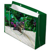Chipmunk 224 Große Geschenktasche Geschenktüte (Vorderseite Schrägansicht)