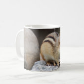 Chipmunk auf einem Felsen Kaffeetasse (Vorderseite Links)