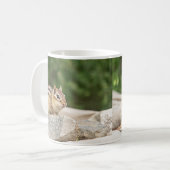 Chipmunk auf Stein Kaffeetasse (Vorderseite Links)