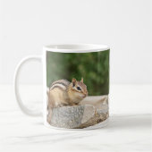 Chipmunk auf Stein Kaffeetasse (Links)