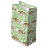 Chipmunk im Apple Tree Kleine Geschenktüte (Rückseite Schrägansicht)