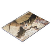 Chipmunk in einem Holzstapel Notizblock (Linke Seite)