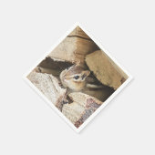 Chipmunk in einem Holzstapel Serviette (Ecke)