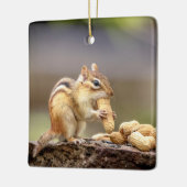 Chipmunk isst Erdnuss Keramikornament (Links)