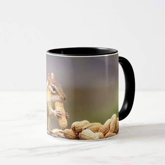 Chipmunk isst Erdnuss Tasse (VorderseiteRechts)