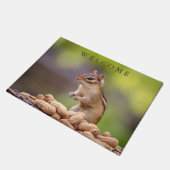 Chipmunk mit Erdnüssen Fußmatte (Schrägansicht)