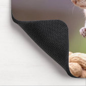 Chipmunk mit Erdnüssen Mousepad (Ecke)