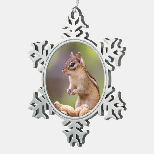 Chipmunk mit Erdnüssen Schneeflocken Zinn-Ornament (Rechts)
