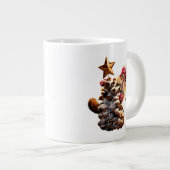 Chipmunk mit Kiefernkronenbaum Jumbo-Tasse (Vorderseite Rechts)