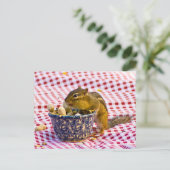 Chipmunk Picnic Postkarte (Stehend Vorderseite)