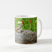 Chipmunks und Wildblumen Kaffeetasse (VorderseiteRechts)