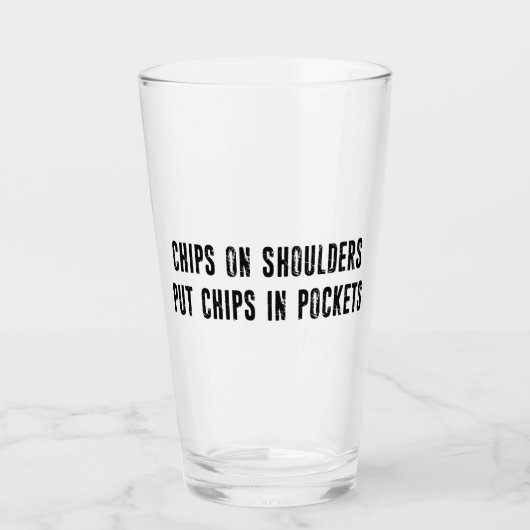 Chips auf Schultern Chips in Taschen stecken Glas (Vorderseite)