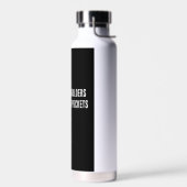 Chips auf Schultern Chips in Taschen stecken Trinkflasche (Links)
