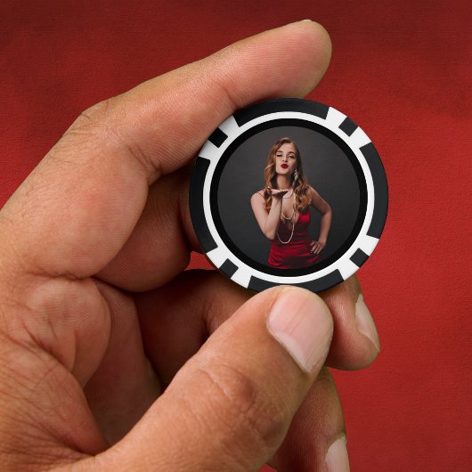 Chips für Poker aus schwarzem und weißem Foto