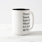 Chiropraktor, weil Wirbelsäule nicht Job Titel Zweifarbige Tasse (VorderseiteRechts)