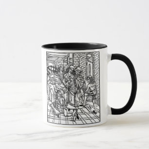 Chirurg verweist, während ein Assistent und Tasse