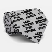 Chirurgin bei harter Arbeit Krawatte (Gerollt)