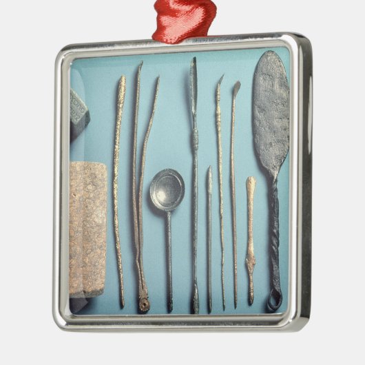 Chirurgische Instrumente Silbernes Ornament (Links)