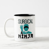 Chirurgischer Ninja Scrub Tech Technologe Zweifarbige Tasse (Links)