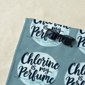 Chlor ist mein Parfüm-Funny-Badziffer Strandtuch (Beispiel)