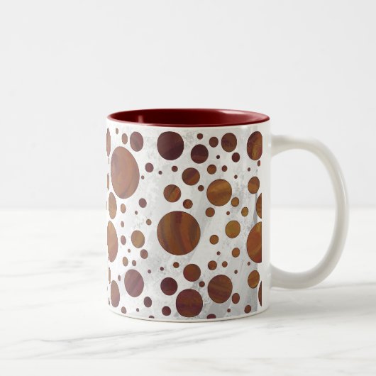 Chocolate Carmel Swirl Polka Dot Zweifarbige Tasse (Rechts)